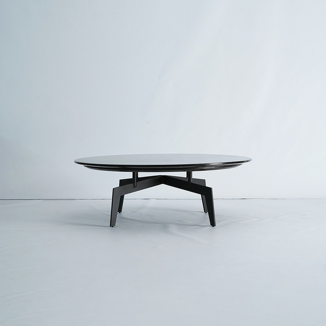 Midcentury moderni musta marmorinen pyöreä sohvapöytä olohuoneeseen
