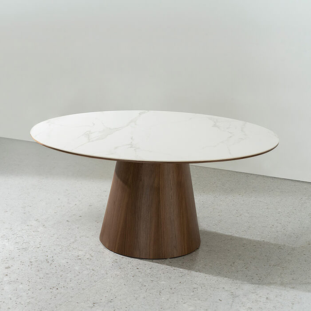 Vuosisadan puolivälin moderni pyöreä marmorinen ruokapöytä pähkinäviilulla ruokasaliin