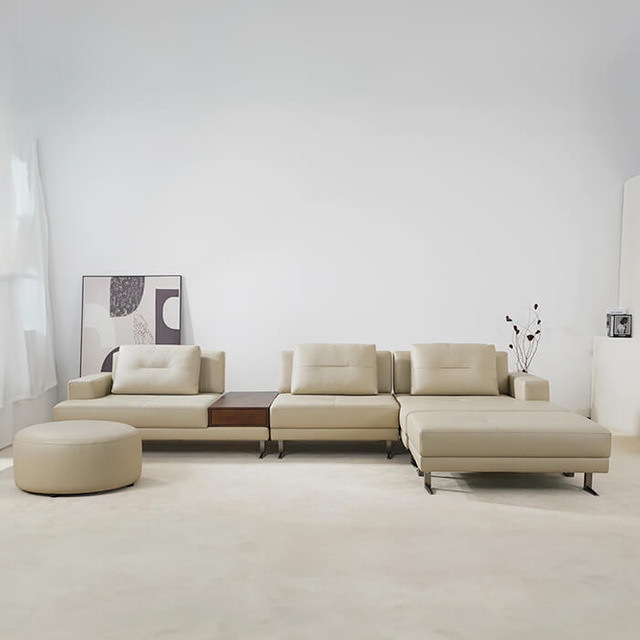 Ylellinen L-muotoinen modulaarinen nahkasohva sohvalla ottomaanilla olohuoneeseen