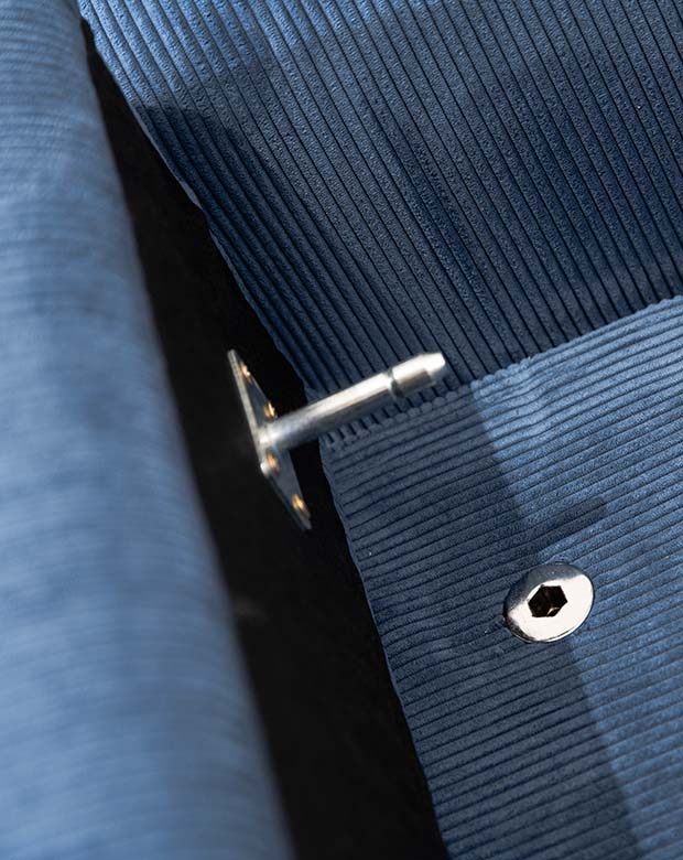 minimalistinen kahden istuttava sohva